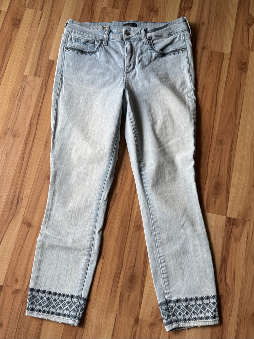 NYDJ Ami skinny ankle size 10 - embroidered